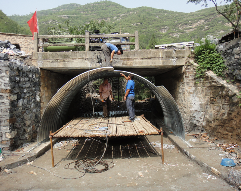 Galvanized corrugated metal pipe